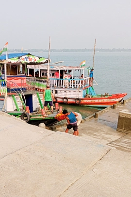River cruise during Sundarban biological excursion tour