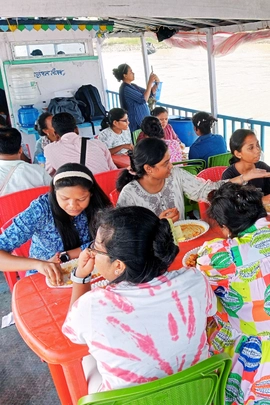 Biology study trip in Sundarban with students and guide